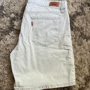 Levi Strauss & co green blue stripped Bermuda shorts size 6 some paint spots